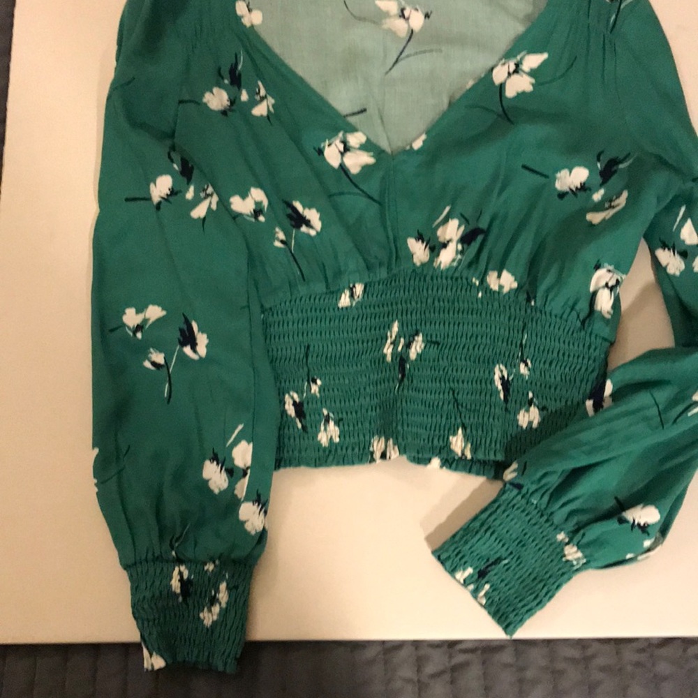 Green floral A&f blouse